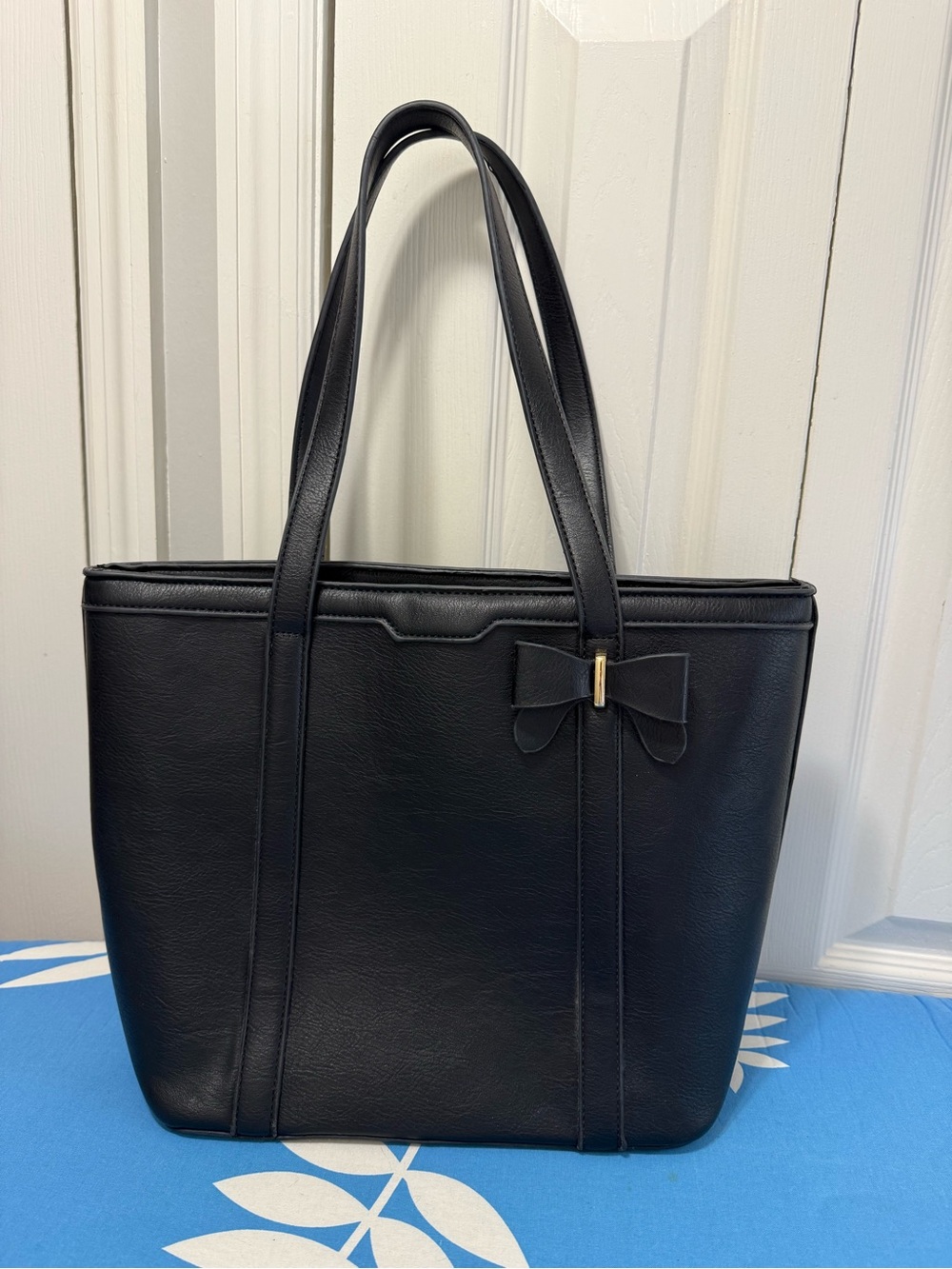 Liz Claiborne Black Faux Leather Handbag